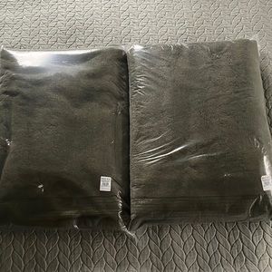 NWT West Elm Luxury Spa Organic Bath Sheets in Dark Olive - set of 2
